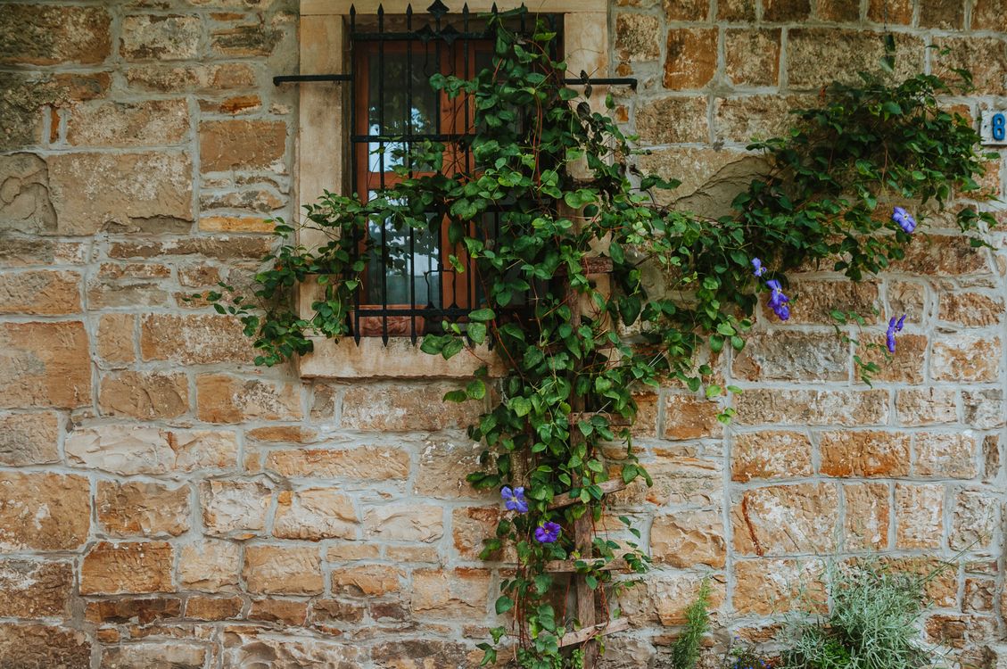 Retaining wall